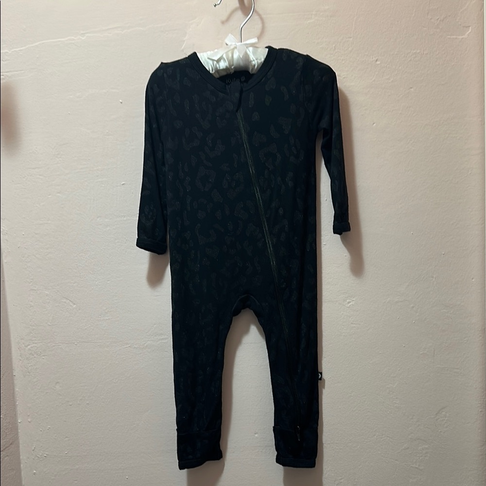 Kyte Zippered Romper in Midnight Black Leopard Print One Piece 🖤🐆